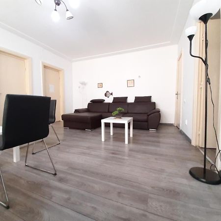 Four Rooms Apartment Central Bucharest Exterior photo