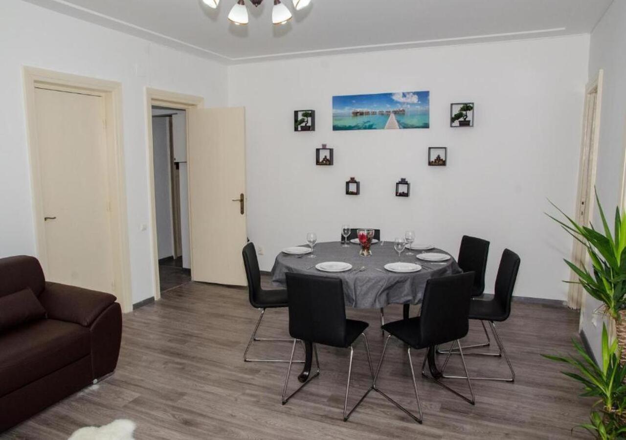 Four Rooms Apartment Central Bucharest Exterior photo