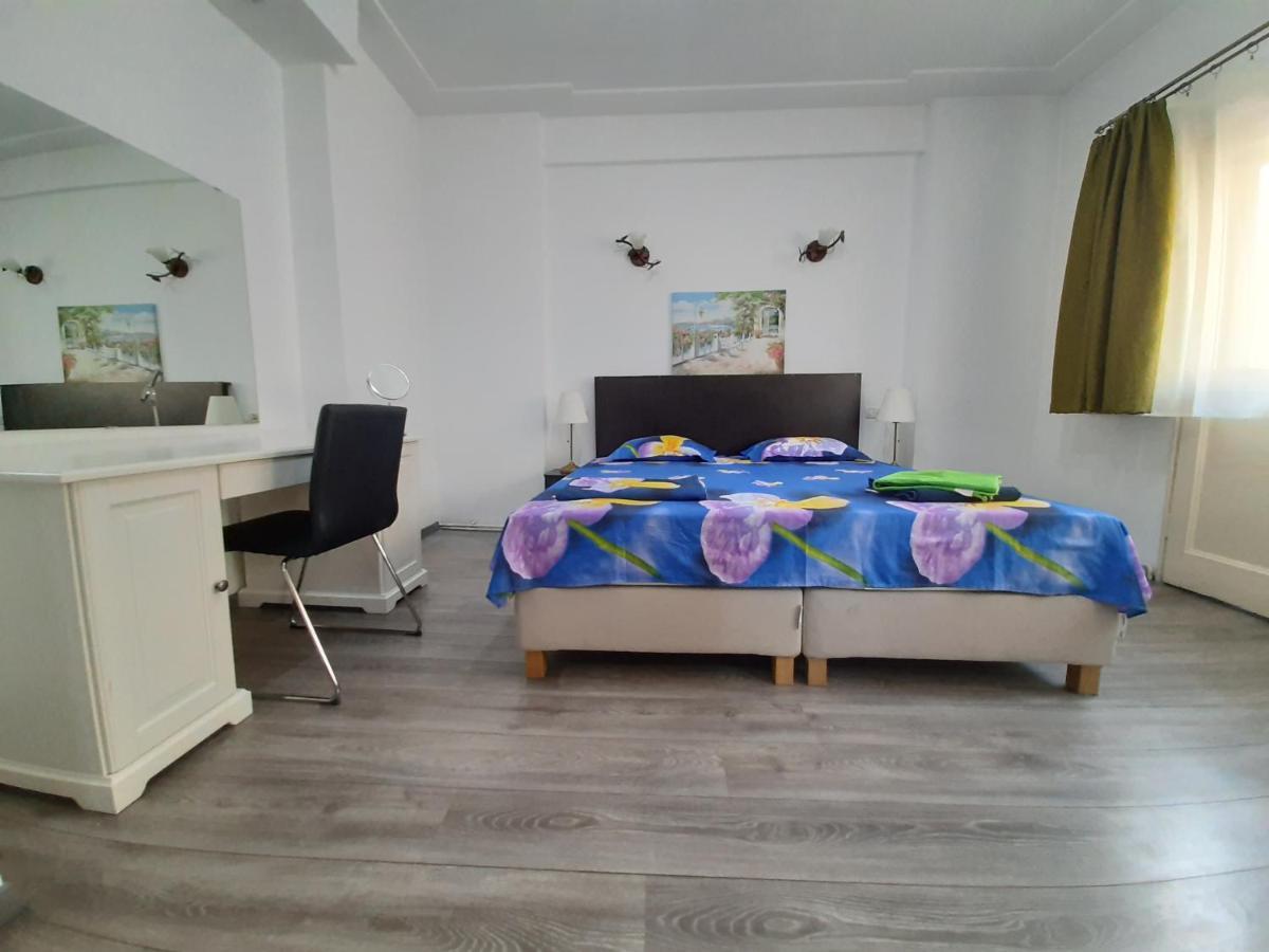 Four Rooms Apartment Central Bucharest Exterior photo