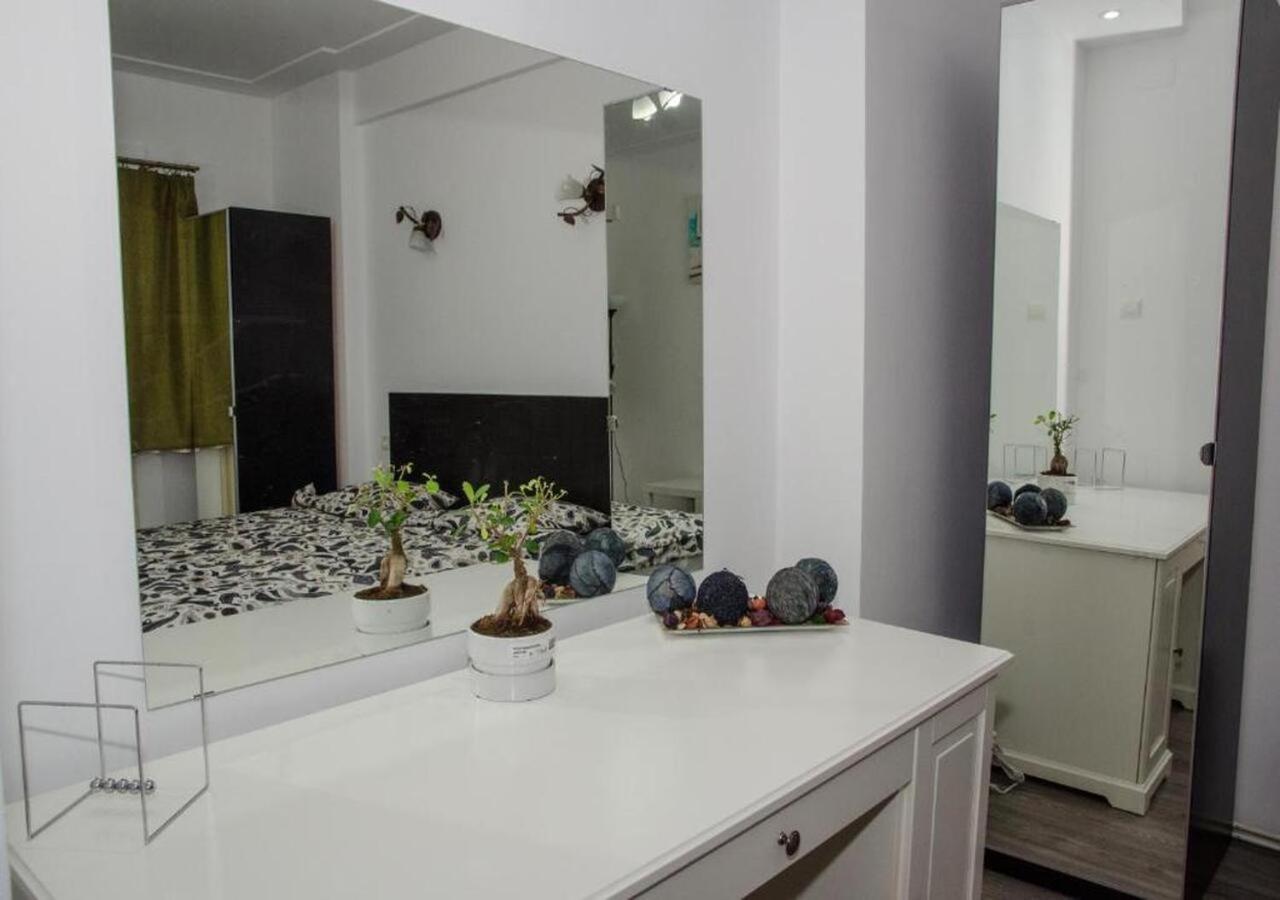 Four Rooms Apartment Central Bucharest Exterior photo