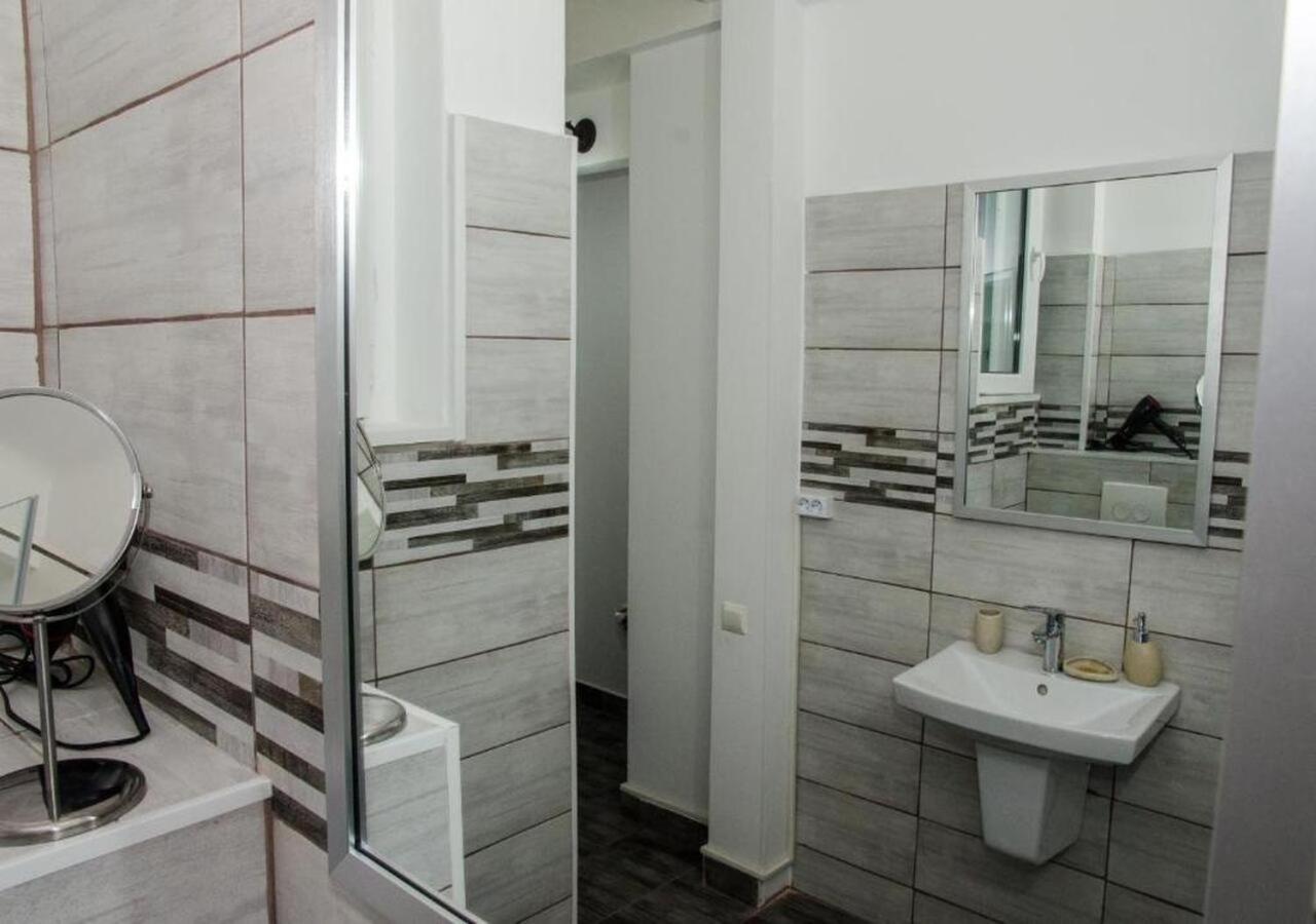 Four Rooms Apartment Central Bucharest Exterior photo